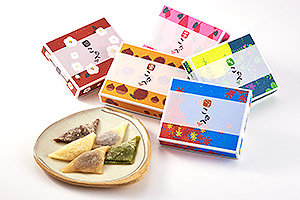 Kotabe
The picture is of the regular flavors, cinnamon and matcha; autumn only flavors potato and chestnut; and chocolate, another limited-time only flavor. The packages are designed differently depending on the flavors.