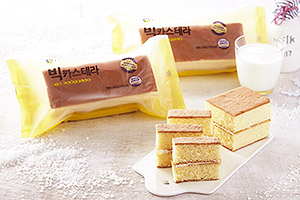 Big Castella, thick sponge cakes with milk cream inside