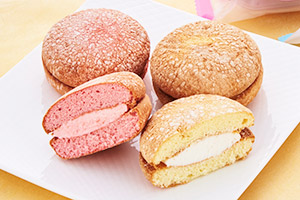 Tokyo Bouchee has a milk cream flavor and strawberry cream flavor.