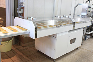 The Full Automatic Dorayaki Machine in operation. In order to recreate the old method of baking, there is no heat from the top. Instead, the pancake is flipped to cook both sides.