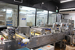 From rolling of dough to depositing the cream and sandwiching is all fully automated.