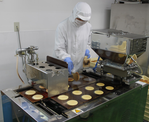 Kurikanoko Dorayaki in production