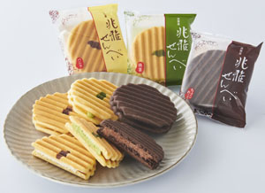 Choga Senbei (vanilla, matcha, chocolate)