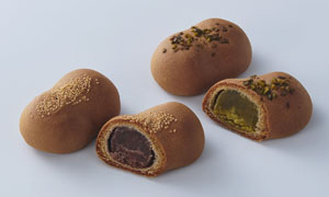 Tsumugiuta (smooth red bean paste with chestnut, pistachio)