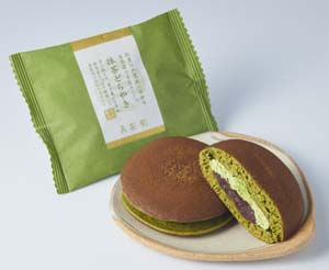 Matcha Dorayaki, sandwiching matcha buttercream and red bean paste