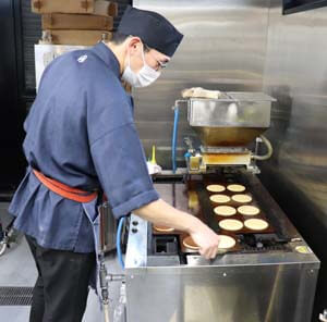 「陣太鼓どら焼」生産の様子