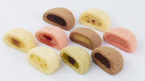 Tsuki de Hirotta Tamago: from bottom left, plain, onocha, chocolat, POMPOMPURIN no Odekake Tamago, strawberry, Kumaguri chestnut, cherry, raspberry chocolat, premium