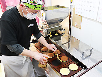 「佐藤のどら焼き」生産の様子