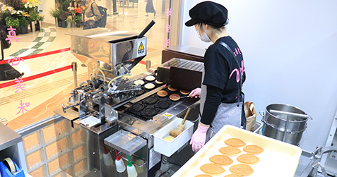 「ワッフル1957」生産の様子