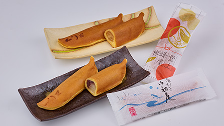 求肥とあんこを入れた「御初尾」と岐阜県美濃加茂市の堂上蜂屋柿を使用した「堂上蜂屋柿 飛あゆ」